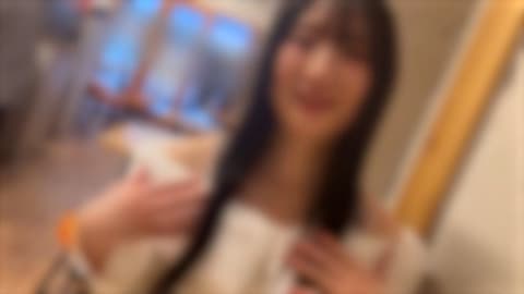 被介绍了长得像那超有名偶像的娇嫩大奶妹，带回家后做了比外表想像中还要色情的做爱、、、 FC2-PPV-4800848