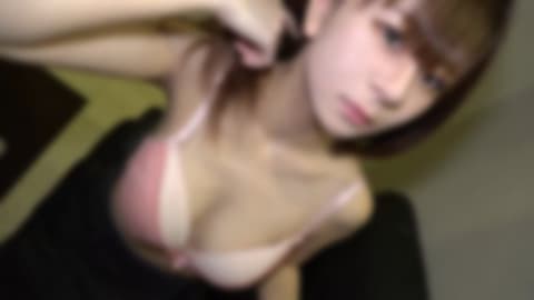 [A college girl who loves to show off her skills in escort services] A college girl with a strong desire to finish the job and leave immediately! Footage of her performing oral sex with the seriousness of an adult, from deep in her throat to unprotected ejaculation. FC2-PPV-4831302
