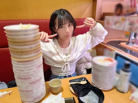 【稀少・对比②】彷彿怀孕！和大胃王肚腩女友（20岁）的自拍SEX 乳头硬挺5公分摇晃的激烈骑乘位＆大量无套中出【素人个人拍摄】 FC2-PPV-4826950
