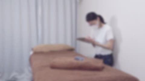A tall, somewhat plain-looking, and seemingly serious office lady came to the shop on a weekend. It appeared to be her first time experiencing an aromatherapy massage. FC2-PPV-4782497