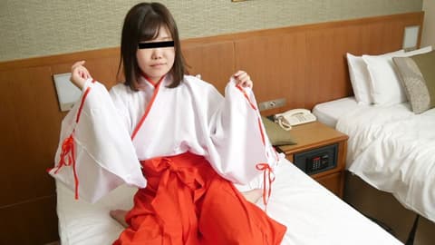 The active shrine maiden was not a virgin, so she was punished with ejaculation inside her. (Kurashina Rii, 10musume_011022_01)