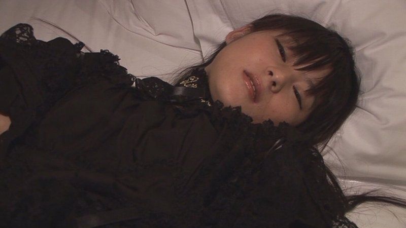 独家 穿着哥特风格服装的神秘微笑可爱不思议女孩进行内射性爱！ V118-I04