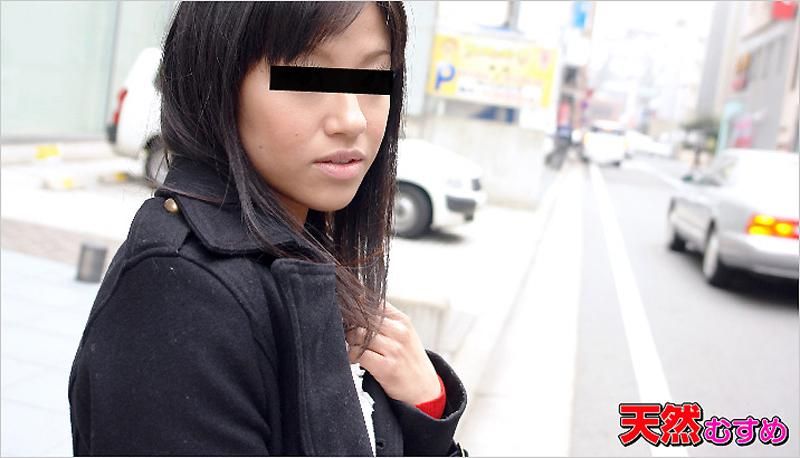 A real-life encounter with an idol – the idol's expression is full of distrust – _10musume_061612_01