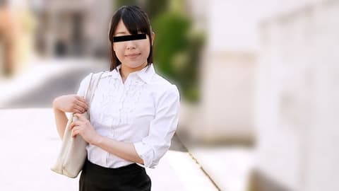 Overwhelmed with hope, the new intern, Yumi Sasaki, delivers her internship. (10musume_012022_01)