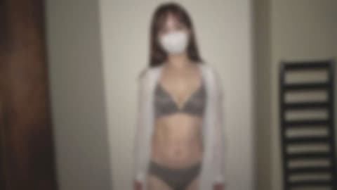 【无码・完全素人】喜欢被激烈对待的单身妈妈，被手指搅拌、大量喷射湿透，被大叔的极粗勃起鸡巴活塞运动到尖叫 FC2-PPV-4837194