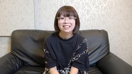(First Shooting) A petite, 149cm tall, bespectacled, and slightly nerdy beauty tried her first POV shoot. FC2-PPV-4786388