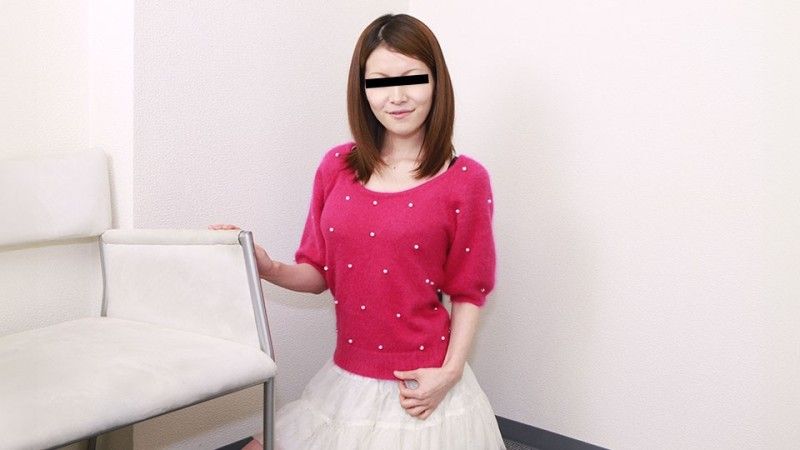 Anna Kirishima, the biological daughter, engaged in primal sexual intercourse with a clothing store clerk in the fitting room. (10musume_081624_01)
