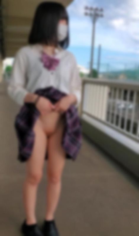 (Current) Schoolgirl Mengjiang. Enters school, takes off her underwear, and performs oral sex. Loses her virginity in a hotel due to pain… FC2-PPV-3129863