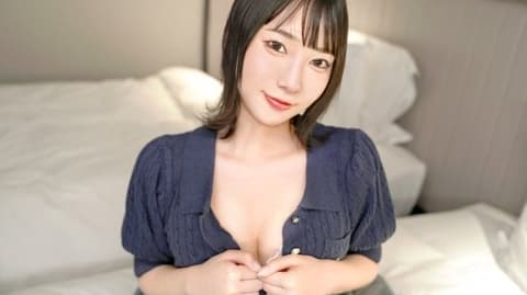 别看她外表安静,其实体质超强,喷水能力惊人！后入式镜头下,从腰部到臀部的曲线简直完美！这位性感尤物事后还会清理精液,千万别错过！ 【初拍】网路上应徵AV → AV体验拍摄 2488 SIRO-5605